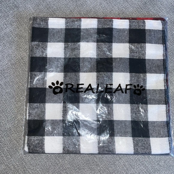 Realeaf 2 Pack Plaid Pet Scarves, Checkered Triangle Bandanas Bibs - Picture 6 of 7